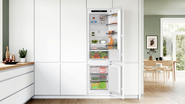 BOSCH KIN96VFD0 SERIE 4 koel-/vriescombinatie - 194cm BOSCH KIN96VFD0 SERIE 4 koel-/vriescombinatie - 194cm